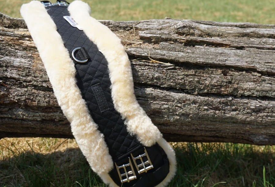 Sattelgurt aus Lammfell