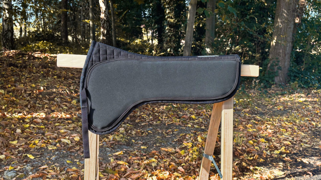 Korrekturpad für Sattel auf Holzpferd