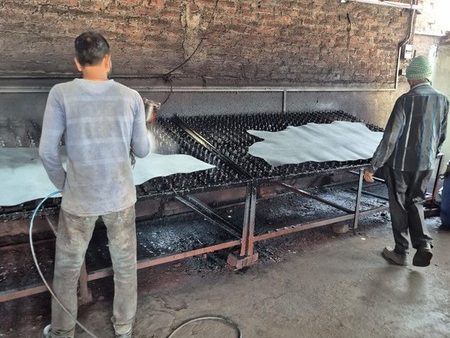 Lederherstellung Färbung